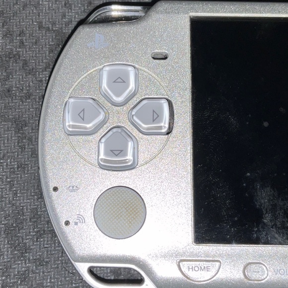 [Silver] PSP 2000 Console - Picture 4 of 5